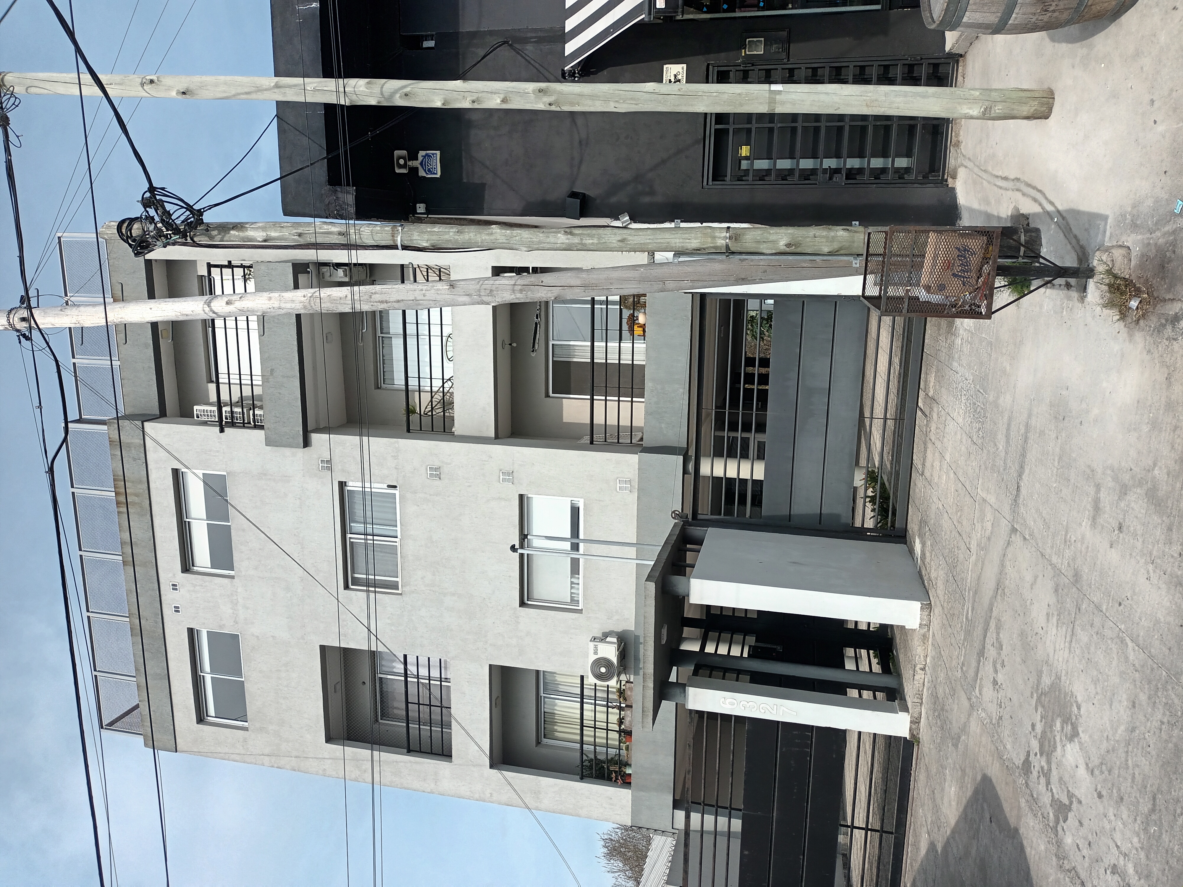 Departamento de 2 ambientes, a pocos metros del acceso a la autopista Bs.As. - La Plata